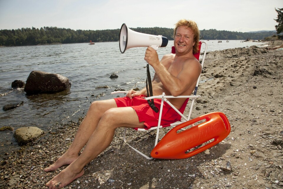 I SITT ESS: De fleste kjenner ham som «Charter-Svein». Her har han fotografert i 2009 da han prøvde seg som «Baywatch»-badevakt.