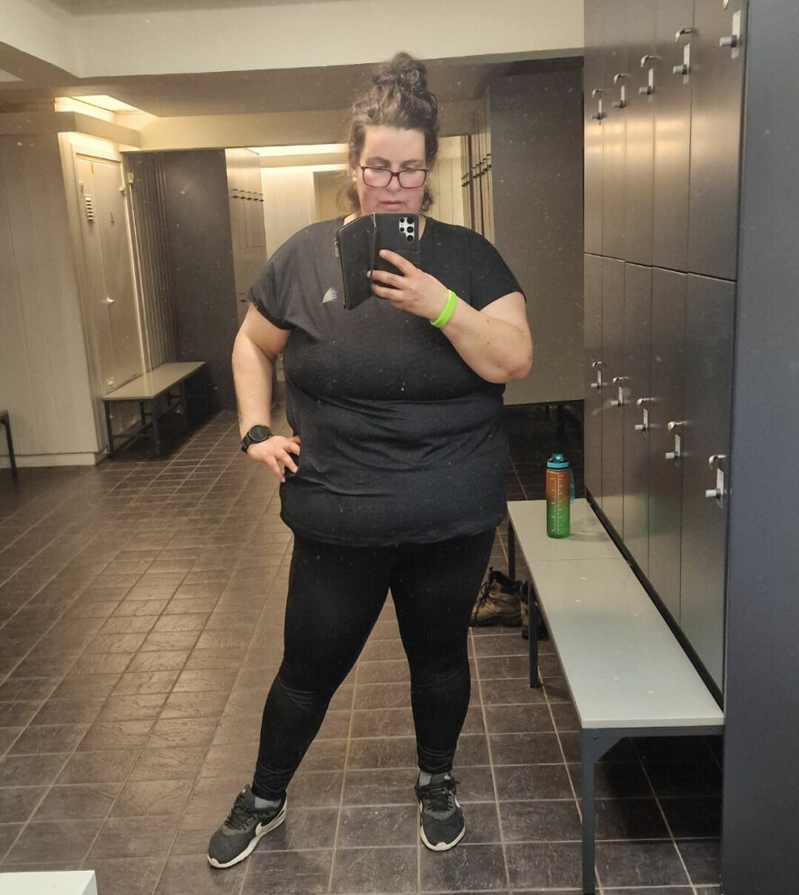 40 KILO TYNGRE: – Dette bildet tok jeg av meg selv den dagen treningen og det nye kostholdet startet. 40 kilo tyngre var jeg en langt mer nedstemt person. Å handle klær, for eksempel, førte ofte til gråting. Det fantes knapt noe som passet!