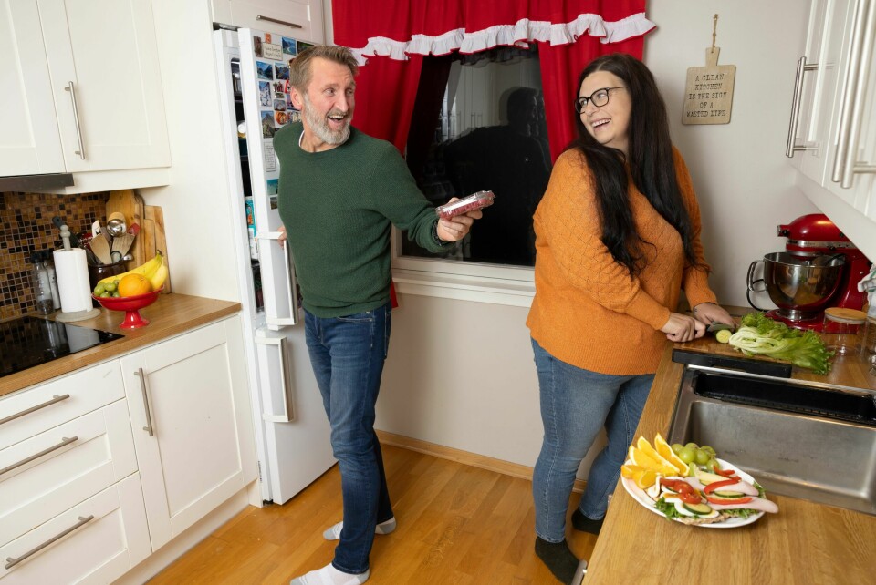 MATHYGGE: De gleder seg fremdeles over det å lage og spise mat sammen. Den store forskjellen er hva de spiser, sunn og næringsmat i passelige mengder.