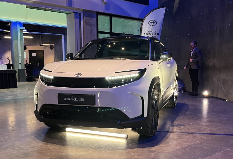 KOMMER SENERE I ÅR: Urban Cruiser blir lansert på det norske markedet i tredje kvartal 2025. Den er Toyotas andre elbil av totalt seks elbiler som skal lanseres innen 2026. Urban Cruiser er utviklet i samarbeid med Suzuki.
