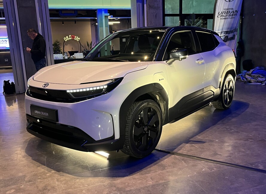 STØRRELSE: Akselavstanden er 270 centimeter. Kia EV3 har 268 centimeter, mens storselgeren Volvo EX30 har 265 centimeter.