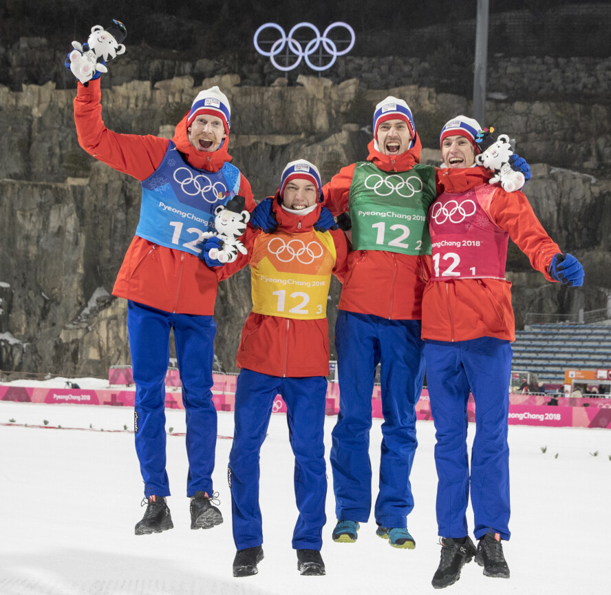 VINNER: Johann Forfang, Daniel-André Tande, Andreas Stjernen og Robert Johansson vant gull for Norge i laghopp under OL i Pyeongchang i Sør-Korea i 2018. Johann tok også sølv i normalbakke under lekene.