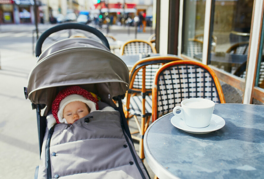 SOVE UTE: I land som Norge er det vanlig å la barn sove ute, men for utlendinger som ikke er vant til dette, er det ofte et overraskende syn.