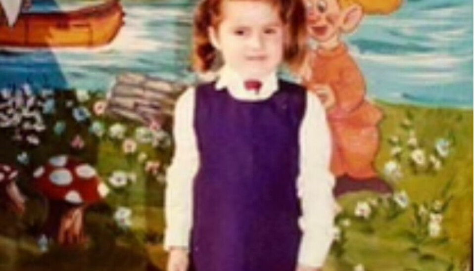 BARNDOM: Bildet av Cecilia er tatt på kostskolen hun gikk på i Chile. Barne- og ungdomsårene i Norge ble krevende for henne.