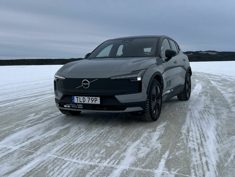 BARSKERE: Volvo EX30 Cross Country har to centimeter høyere bakkeklaring enn standardversjonen og egen chassistuning.