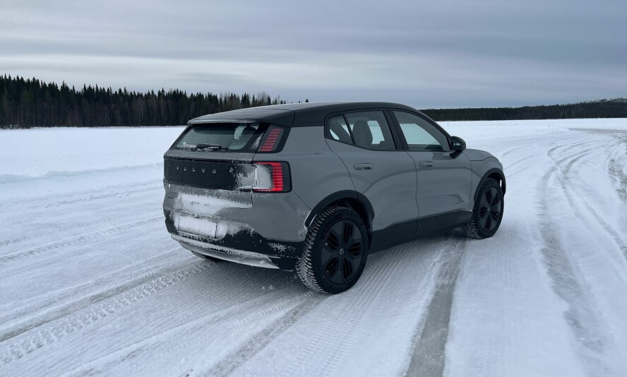 PRØVEKJØRT: Vi Menn Bil har nylig prøvekjørt Volvo EX30 Cross Country på isbane i Nord-Sverige.