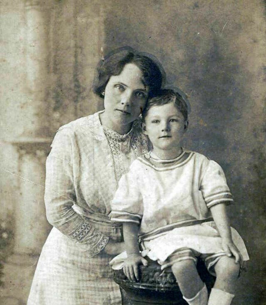 FRATATT SØNNEN: Julia Anderson prøvde febrilsk å fortelle myndighetene at gutten de hadde kommet over ikke var den forsvunne Bobby Dunbar, men hennes egen sønn Bruce. Hun ble ikke trodd.