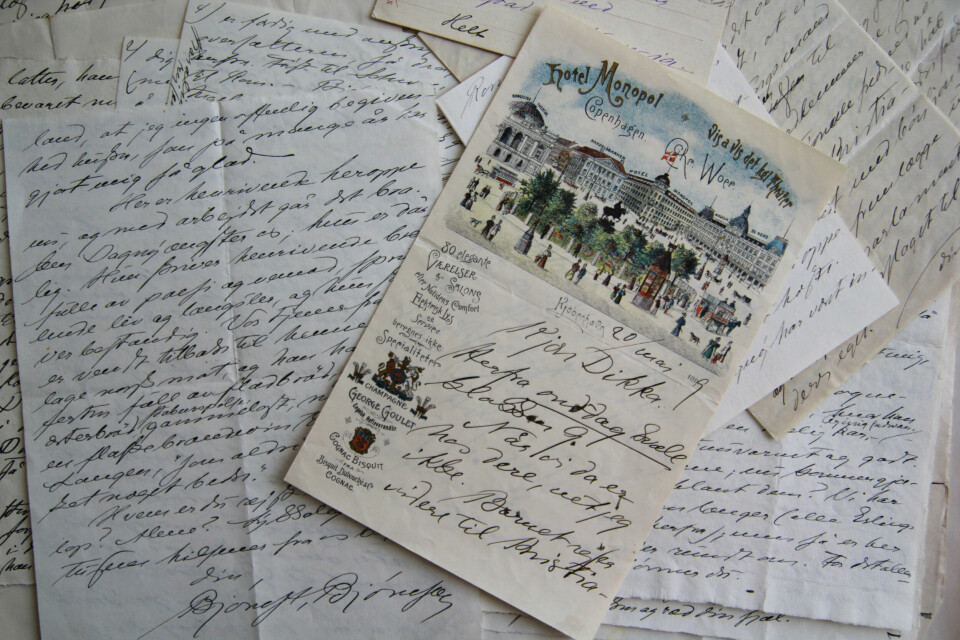 BREV FRA VERDEN: Thorsø herregård har tykke bunker med brev fra den omreisende Bjørnstjerne Bjørnson.