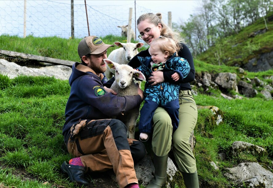 KJEMPET: Inger Marie har kjempet for fjellgården hun vokste opp på. Nå tør hun å glede seg til å leve resten av livet på Røyseland med ektemannen Joakim og barna. Her er eldstedatteren Thelma som liten.