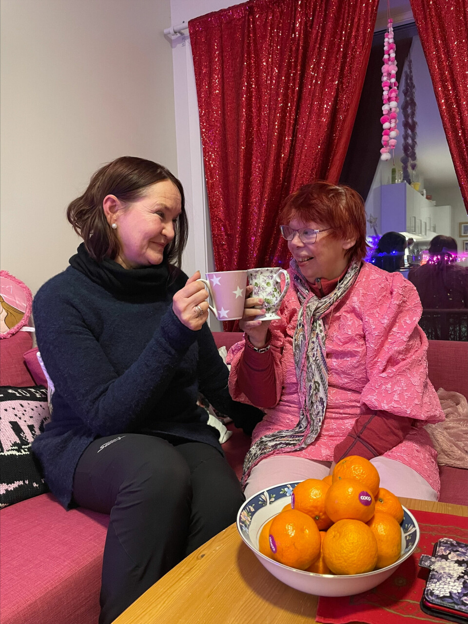 FLIRFULLE: Aud og Laila snakker om alt, og ofte ler de sammen av alt som er moro og rart.