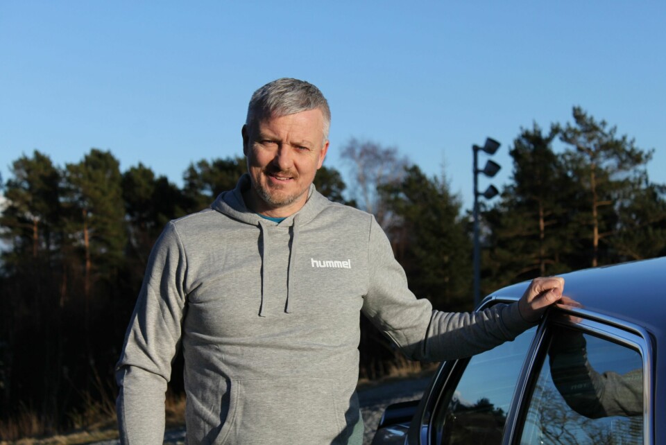EIERGLEDE: Bilens eier, Morten Askø, fornøyd med sin ervervelse.