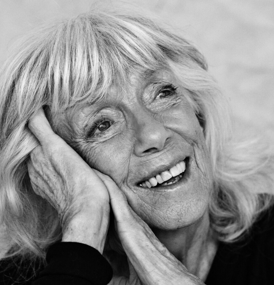 GLEDE: Vigga finner mye å glede seg over. – Solen som gjør alt så bra. Regnet som gjør alt så bra. Det er slike banale ting som får en til å glede seg over livet.