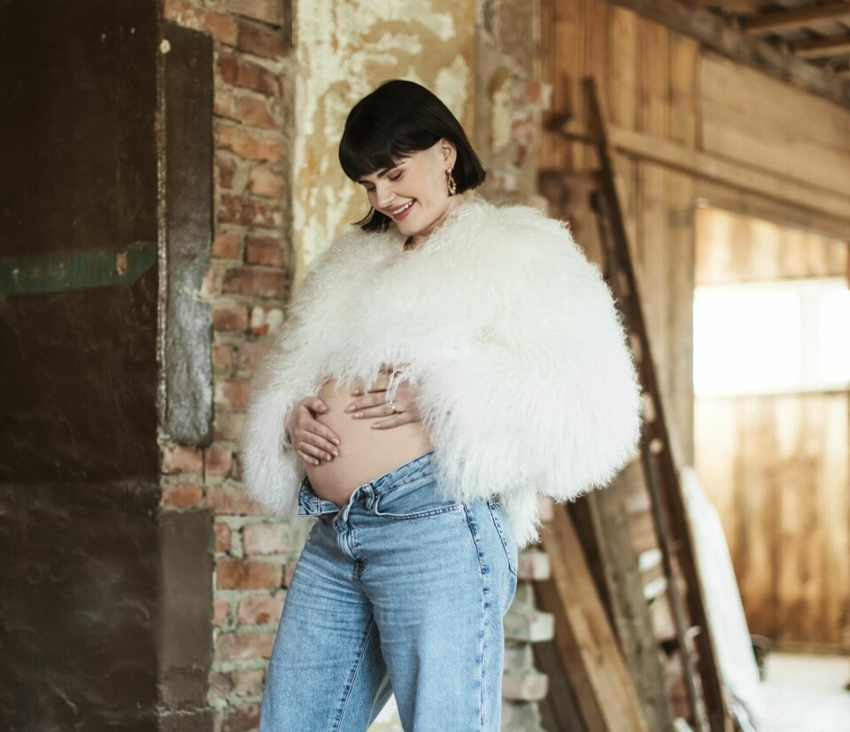 MAMMAGLØD: Den lille gutten i magen har allerede fått det særegne navnet Timotheus.