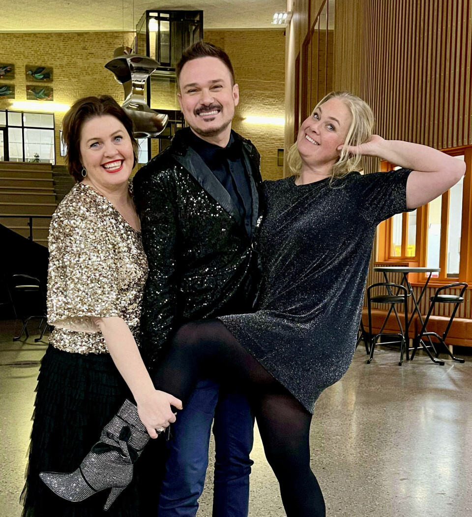 BESTEVENNER: Tore og søstrene Dora og Bjørg Thorhallsdottir har blitt svært nære venner. Nylig reiste de landet rundt med «Boblershow».