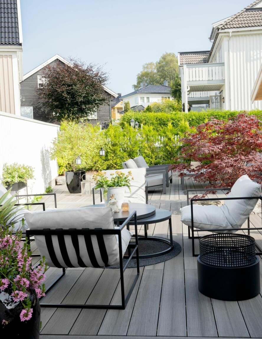 MEGAWOOD: Megawood er et terrassegulv i kompositt med børstet overflate. Her får man den lune trefølelsen, men unngår oppsprekking og flising. Megawood fra Fritzøe Engros, fra ca. kr 300 per løpemeter.