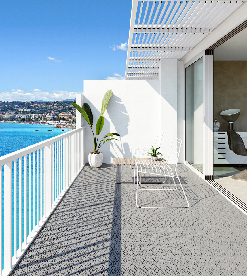 PLAST: Bergo gulvfliser i hardplast er veldig lett å legge, og bytte ut, om det skulle trenges. Flisene egner seg til balkong, terrasse, garasje, våtrom, badstue, svømmebasseng, garderober og mye mer. Flisene har et låsesystem med innebygget ekspansjonskompensasjon, som gjør det lett å montere gulvet i rom hvor temperaturen varierer, ca. kr 400 per kvm, Bergo.