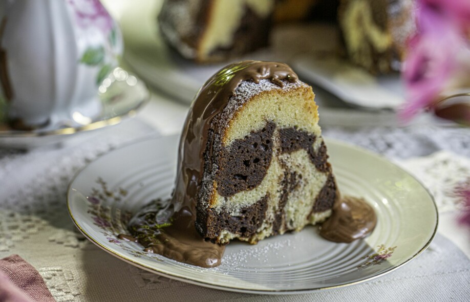 MARMORKAKE: Topp den tradisjonelle kaken med melke sjokoladeglasur.
Foto: Click to add photographer