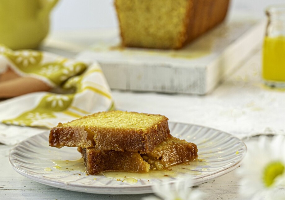 FORMKAKE MED APPELSINSIRUP: La appelsinene sette en deilig, solfylt smak på kaken.
 Foto: Click to add photographer