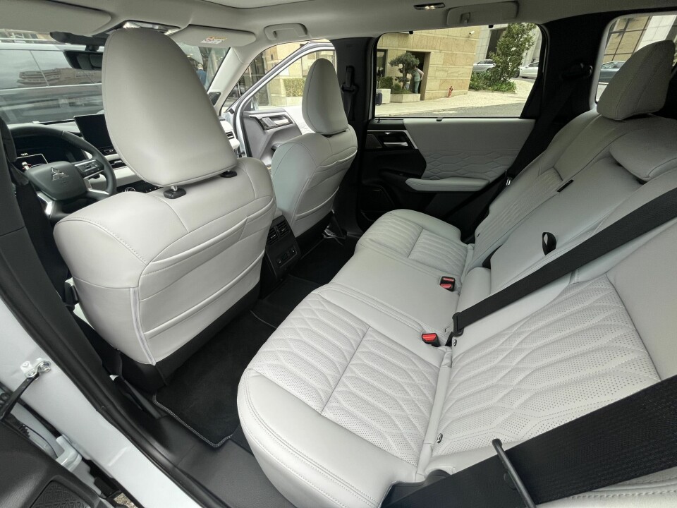 KOMFORT: Litt kort sittepute, ellers baksetekomforten prima. Med Instyle-utstyrsnivå har baksetet egen klimaregulering og varme i sitteputen.