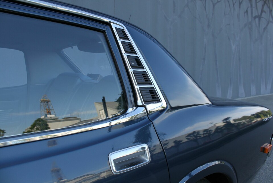 LUFTIG: Sjekk hvordan kromlisten glir i ett med døren. Legg også merke til lufterillene på C-stolpen.