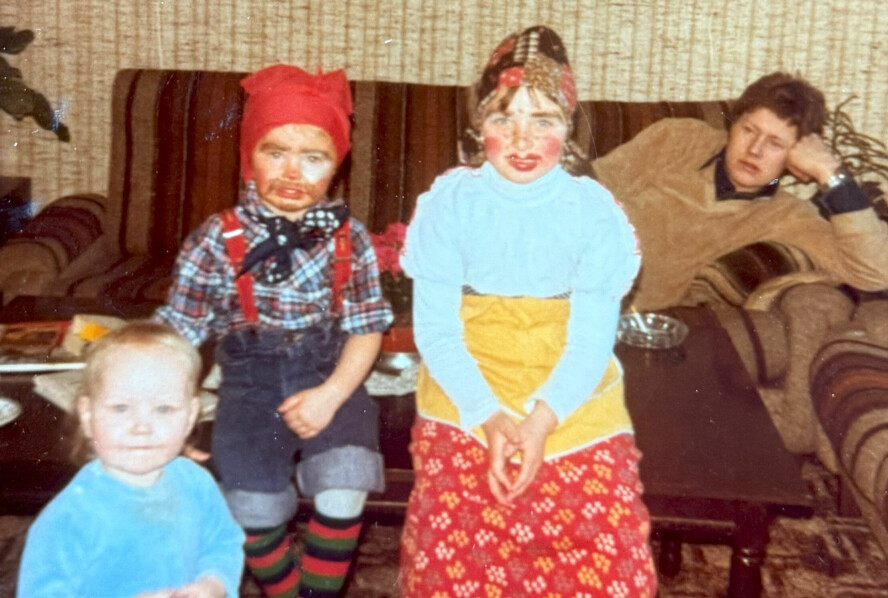 TOM SKOMEDALS BARN: Han hadde så uendelig mye å komme hjem til. Kona Kirsten, Hege (t.h) som var seks år, den livlige krabaten Ole Kristian (t.v.) på tre år og lille Tonje på halvannet år.