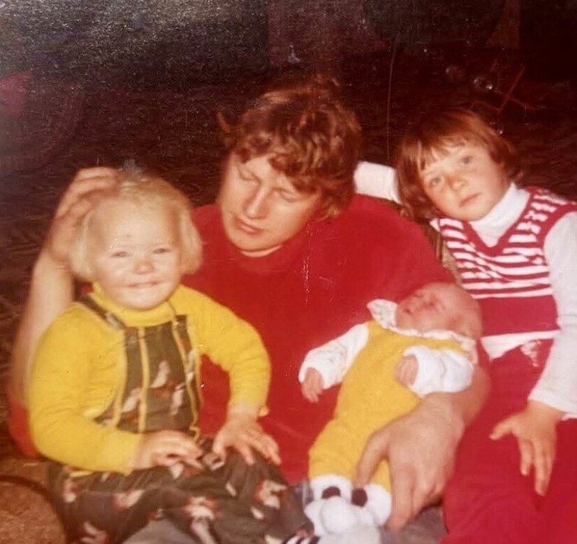 NOEN DAGER FØR ULYKKEN: Tom jobbet egentlig ikke i Nordsjøen, han var utleid av firmaet han jobbet for og skulle bare være der noen dager. Det kostet tre små barn en omsorgsfull pappa.