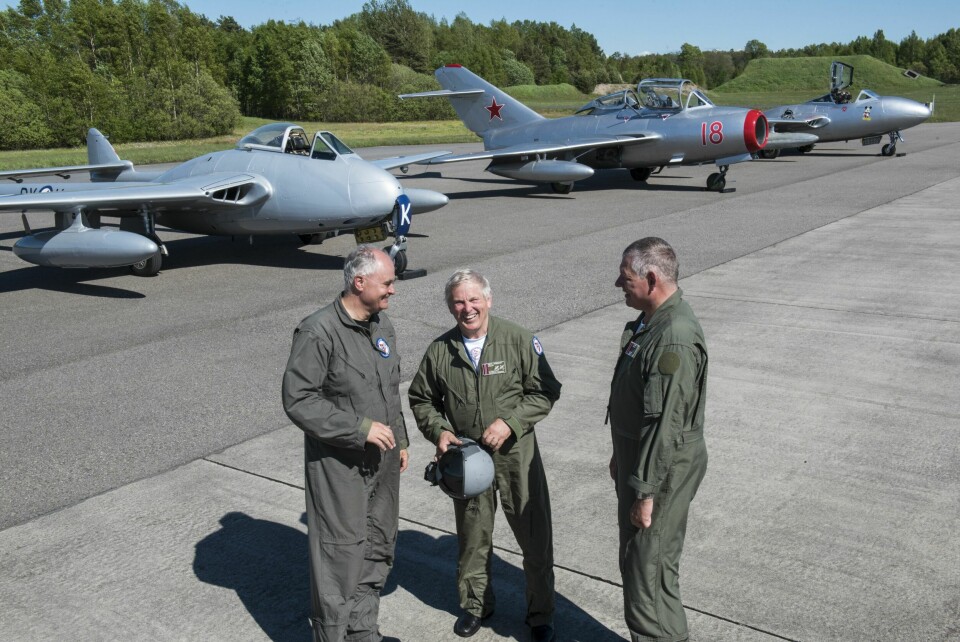 ERFARNE: Rolf Meum, Per G. Strømmen og Kenneth Aarkvisla har til sammen 130 års flygererfaring. Sammen med bakkemannskapene utgjør de Flyvåpenets historiske skvadron.