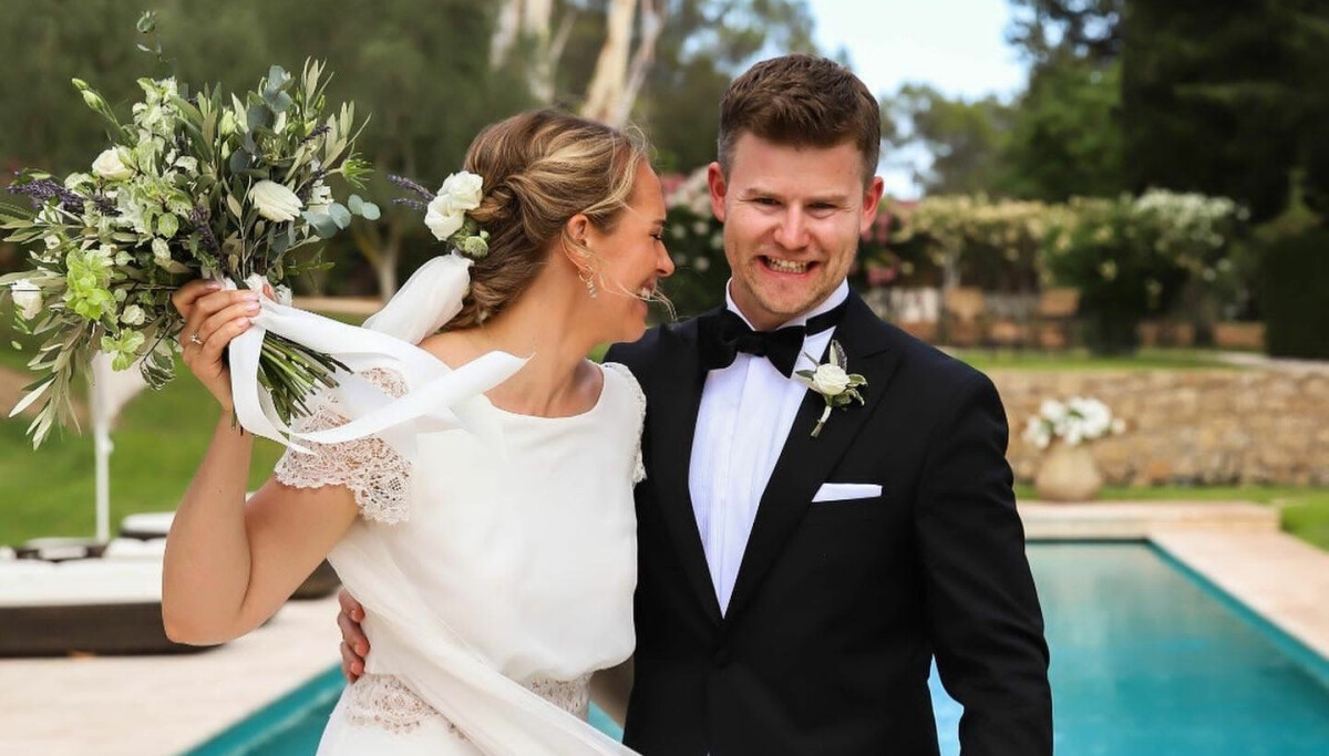 אני זוכר שראיתי אותה בצד השני של החדר