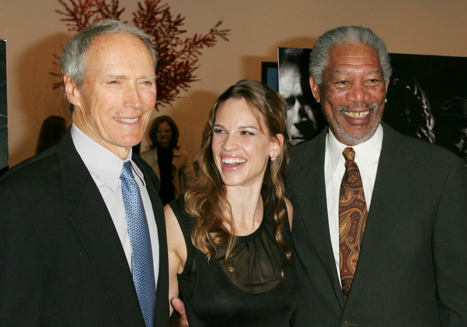 GA VEKK ALLE INNTEKTER: Clint Eastwood donerte alle egne inntekter fra kassasuksessen «Million Dollar Baby» til veldedige formål. Her på premieren av filmen i 2004 med medskuespillerne Hillary Swank og Morgan Freeman.
