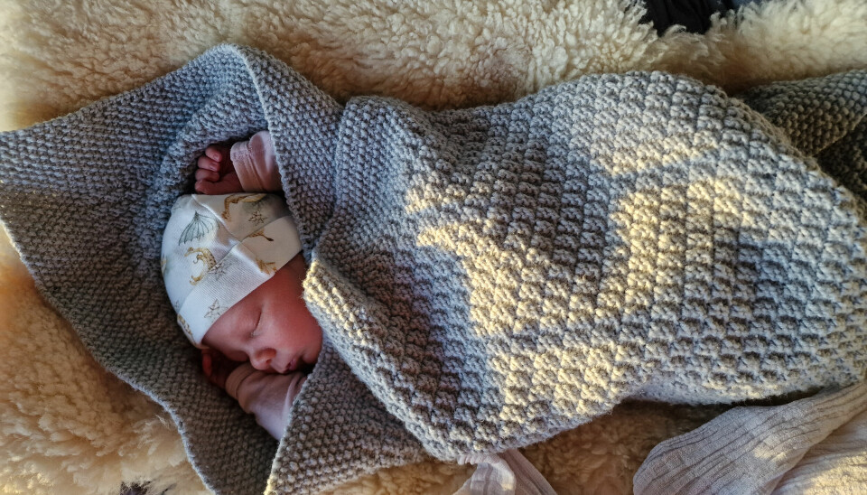 HASTVERK: Lille Eivind kom til verden på baderomsgulvet, mens storesøster sov i rommet ved siden av.