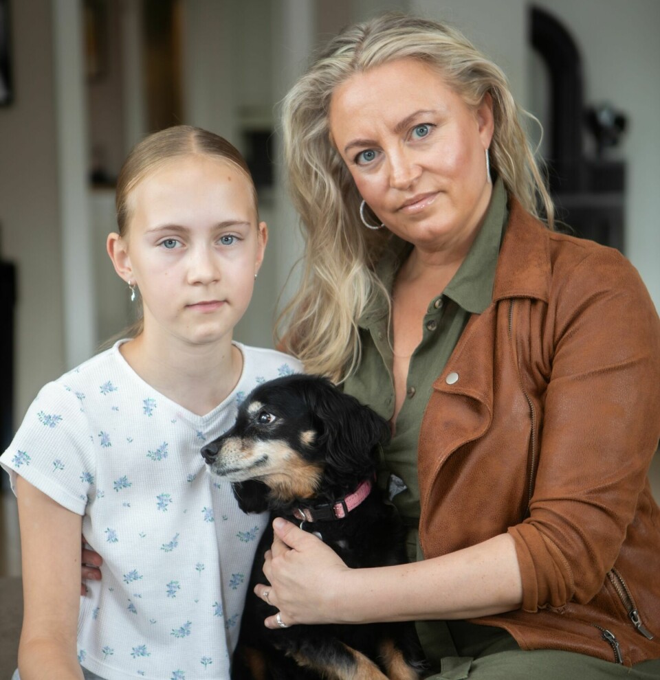 DYREVENNER: Datteren Sanna er vant til at mamma kommer hjem med dyr.
