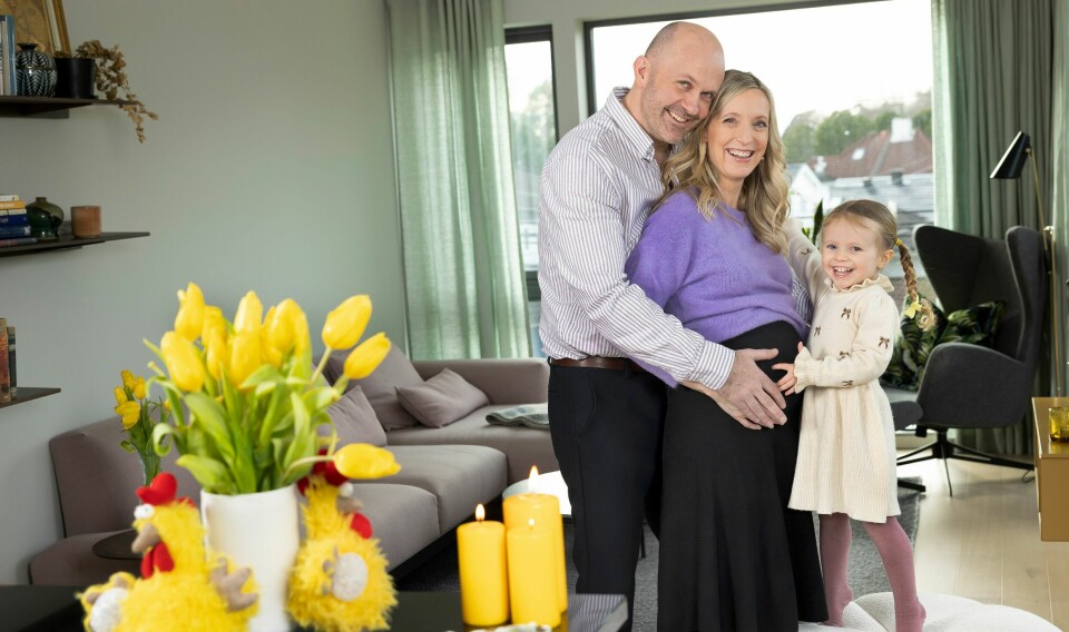 SNART STORESØSTER: Fey Caspara gleder seg til å møte lillebror – snart er de to små i huset.