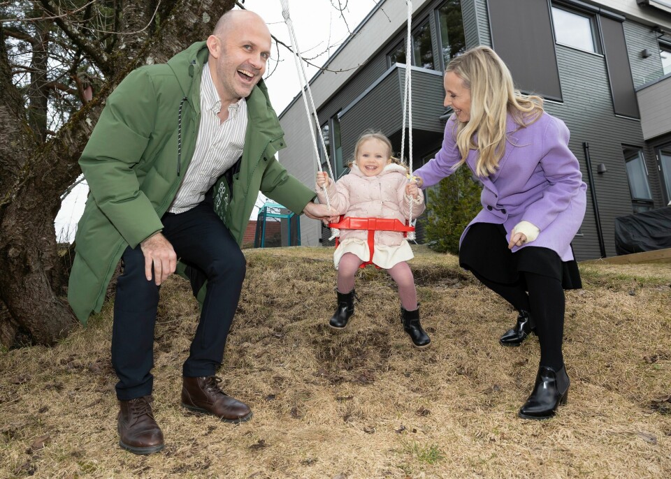 LEKNE: Selv om Yvonne og Thomas er voksne foreldre, er de både lekne og i bedre form enn de fleste.