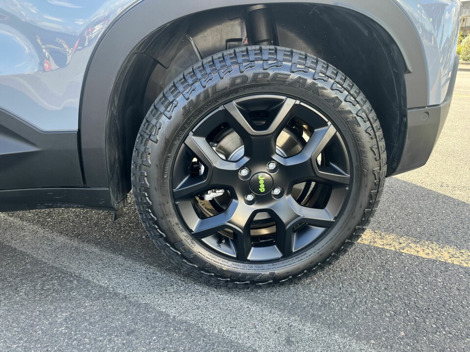TERRENG: Bilen kan leveres med all terrain-dekk.