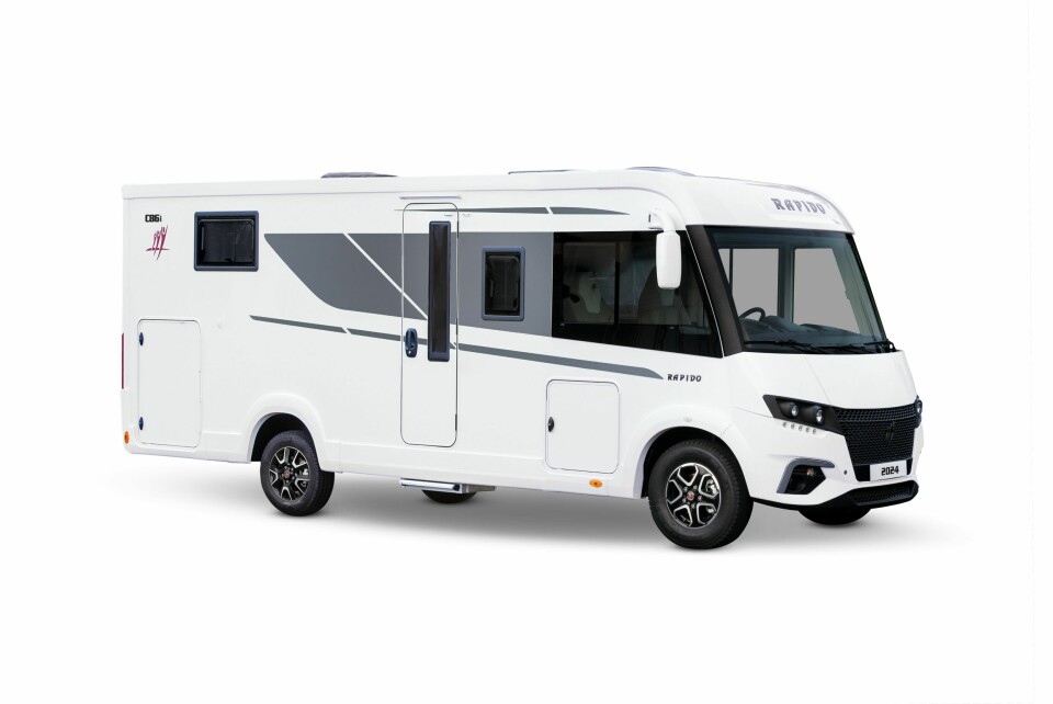 STOR, MEN SMALERE: Helintegrerte C86i er 699 centimeter lang, men 217 centimeter bred. Den er dermed 18 centimeter smalere enn Rapidos helintegrerte modeller over syv meter.