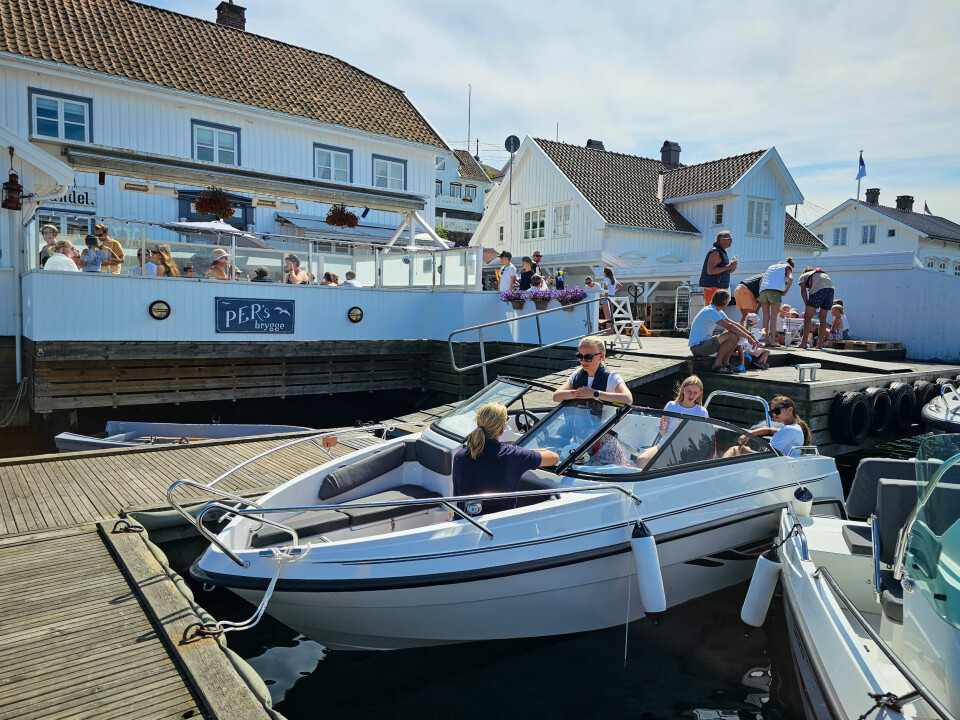 I SITT ESS: Kosetur med utvalgte strandhugg er hjemmebane for HR 555 BR. Dessuten snor den seg inn selv på travle brygger, som i Lyngør.