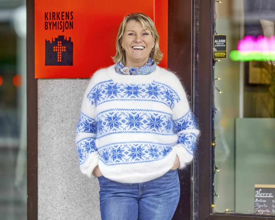 GIVENDE JOBB: Kirkens Bymisjon ga Signe en jobb hun finner veldig givende. Da dette bildet ble tatt, stoppet et par mennesker og sa til Signe: – Så fin genser du har, er den ny? Og det var den.