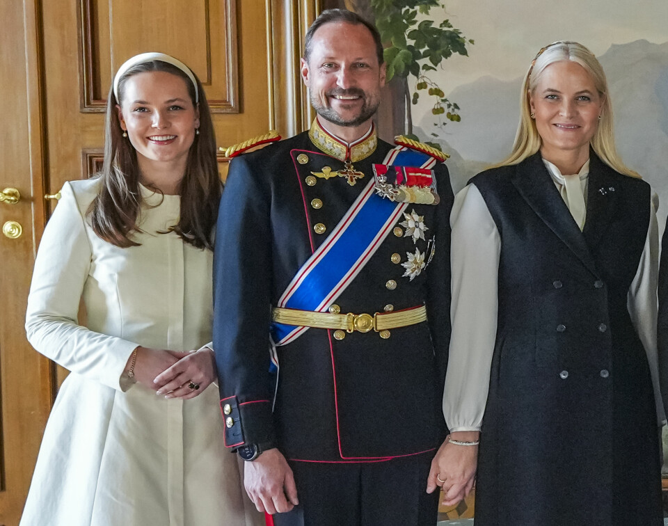DEBUTEN: Prinsesse Ingrid Alexandra deltok i sitt første statsbesøk. Her i Fugleværelset på Slottet sammen med kronprins Haakon og kronprinsesse Mette-Marit.