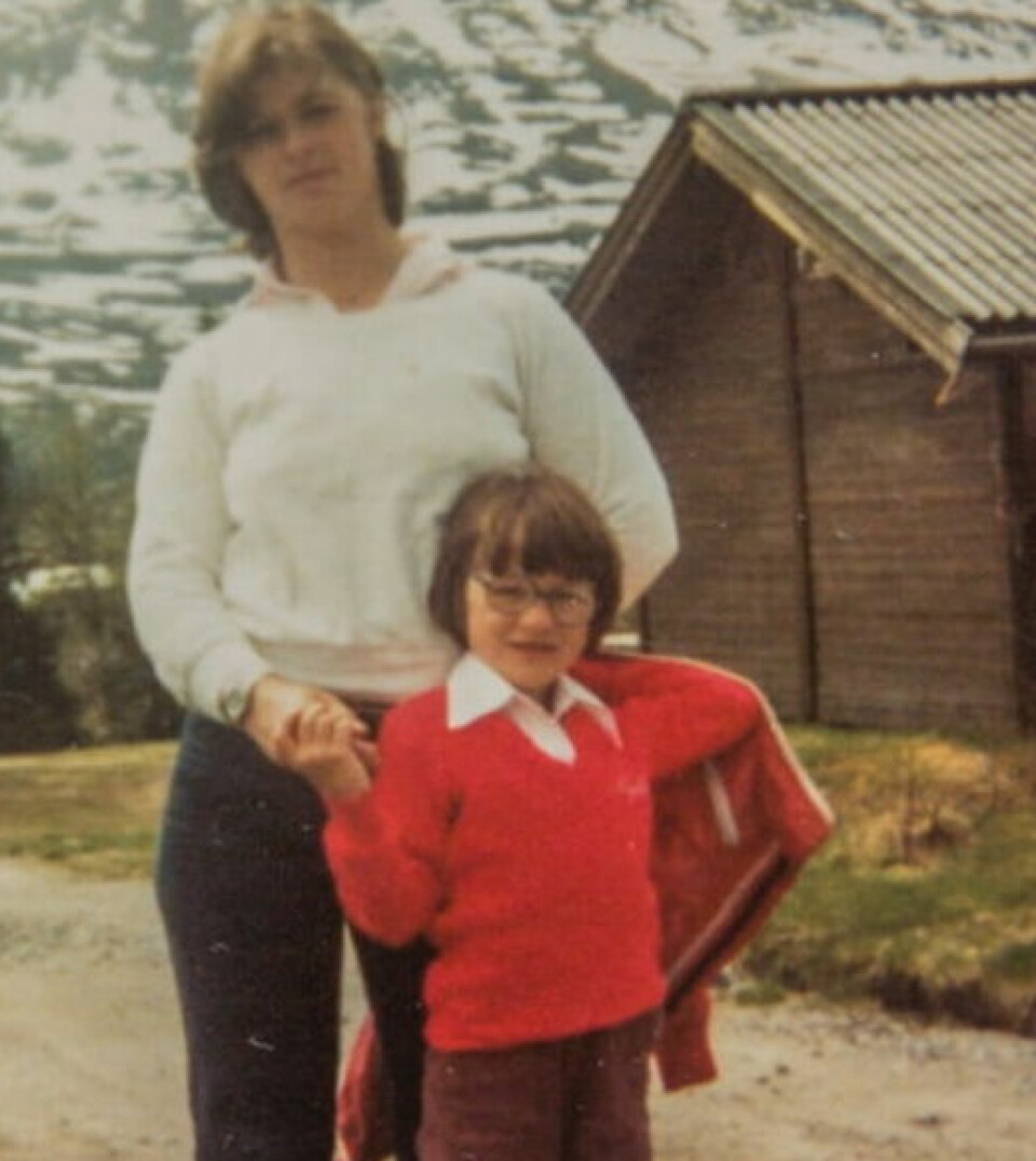 SAVN: Marianne Rugaas Knutsen sammen med mamma Torunn før hun forsvant sporløst seks år gammel.