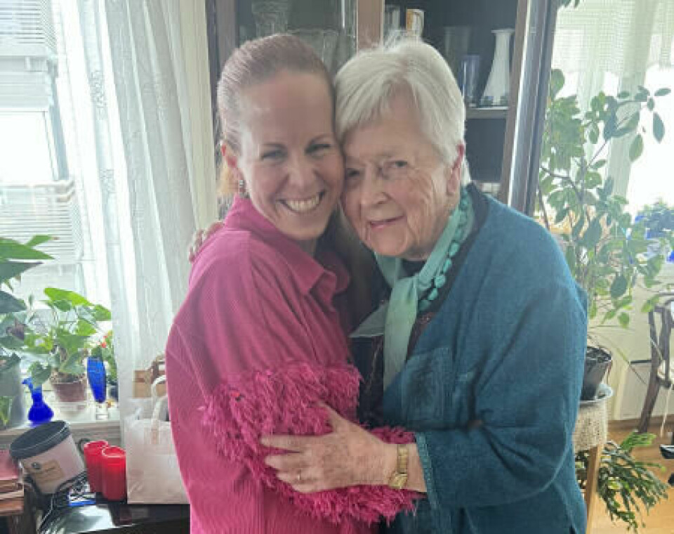 GODHET: Venninnene Marit (46) og Ingrid (92) er enige om at det å glede andre er å gjøre seg selv godt!