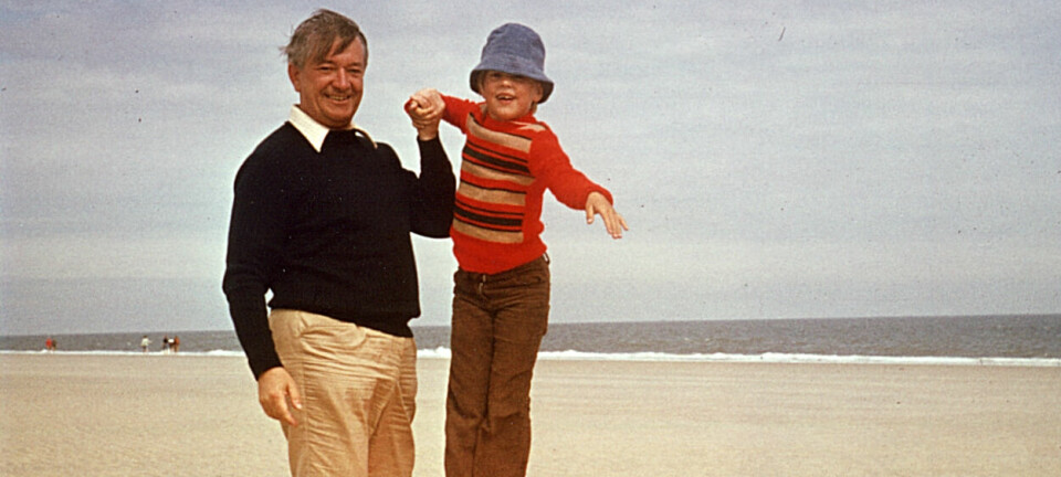 I årevis ligger en eske under trappen til Kathrin. En dag åpner hun den og avslører bestefarens mørke hemmelighet