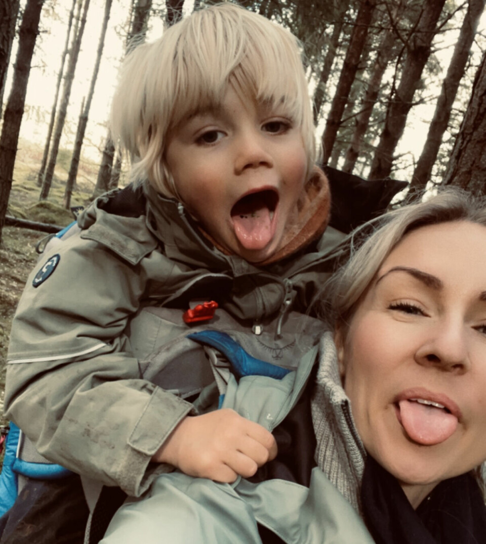 KJÆRLIGHET: Selv om Jonathan er non verbal, har han ingen problemer med å gjøre seg forstått og elsker å tulle og tøyse.