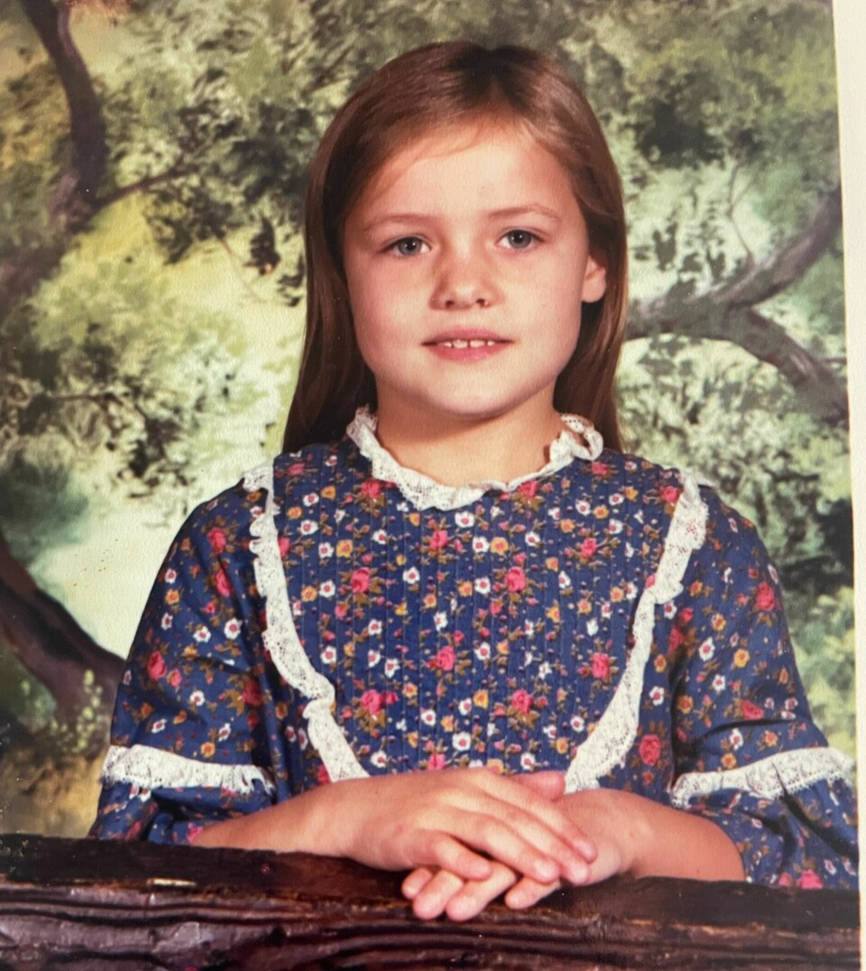 GUD, DJEVEL OG TUNGETALE: Da hun var liten vokste Signe opp i en sterkt kristen familie, noe hun mener har preget livet hennes negativt. I dag har hun tatt avstand fra det hun opplever som udertrykkende.