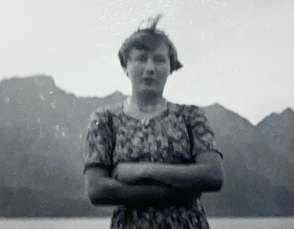 UNG EDITH: Bilder av seg som barn har hun ikke, alt forsvant da hjemmene deres ble brent under tvangsevakueringen av Finnmark i 1944. Men her er hun som ung kvinne.