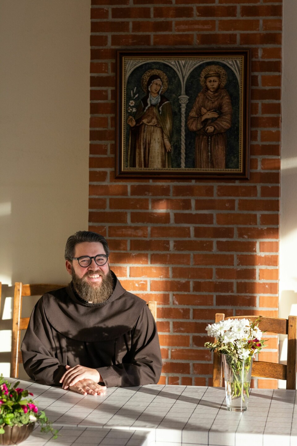 ET UVANLIG VALG: Thomas Hole var bare tenåring da han bestemte seg for å bli munk. I dag heter han Pater Hallvard og bor i St. Frans kirke og kloster i utkanten av Larvik.