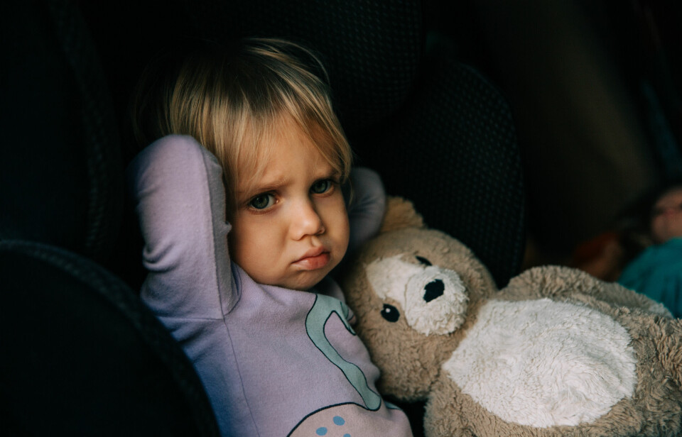 TRØTT OG SLITEN: Mange barn blir frustrerte når mamma eller pappa kommer småstresset inn i barnehagen på ettermiddagen. Da gjelder det å finne en metode som fungerer.