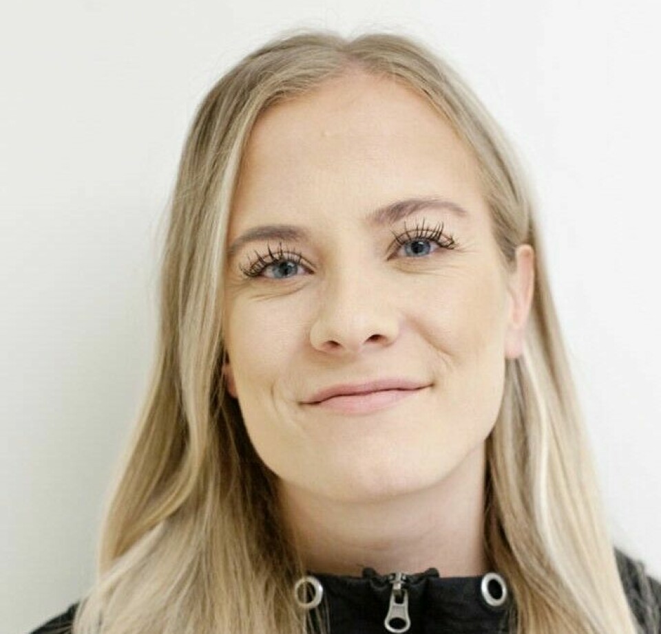 PUKKELRYGG: Amanda Nygård forteller hvordan du kan forebygge å få pukkelrygg, og hvordan du kan forbedre holdningen din.