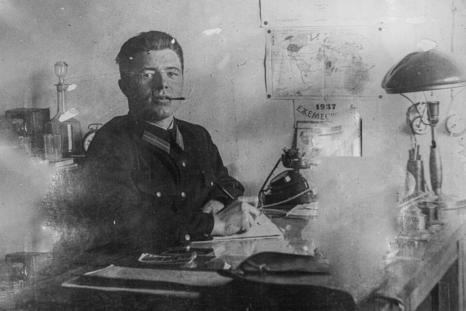 AVHØR: Bildet er fra 1937 og viser en av dem som avhørte fangene. Fangen kunne bli avhørt i dager, gjerne uten mat. I noen tilfeller også uten søvn. – Målet var å få fangen til å «innrømme» at han eller henne for eksempel var spion, forteller Mariya. Til slutt innrømte alle skyld, uansett hva anklagene var.