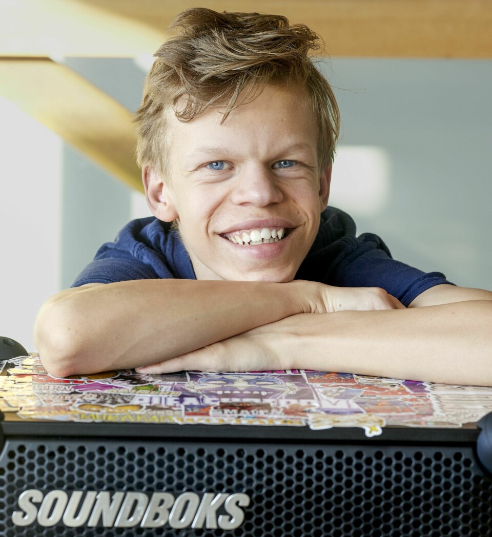 ELSKER MUSIKK: Mikkel elsker musikk og lager selv låter. Høyttaleren regnes som bestevenn.