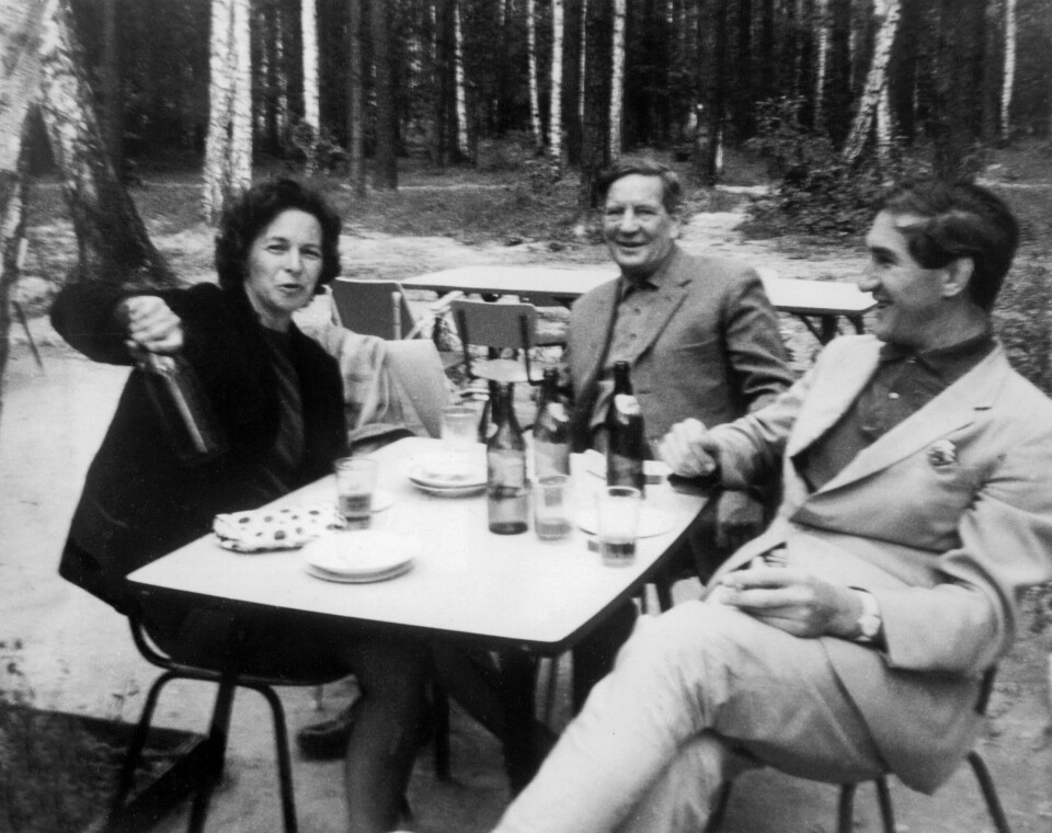 GIFT MED VENNENS KONE: Mens Philby var gift med Eleanor, hadde han en affære med Melinda Maclean (bildet) i 1964, kona til Philbys spionvenn, Donald Maclean. Philby giftet seg senere med Melinda, men det ble en kortvarig affære. Bildet er fra Moskva i 1967 der ekteparet hadde selskap av Philbys svigersønn, Goeffrey Abbott.